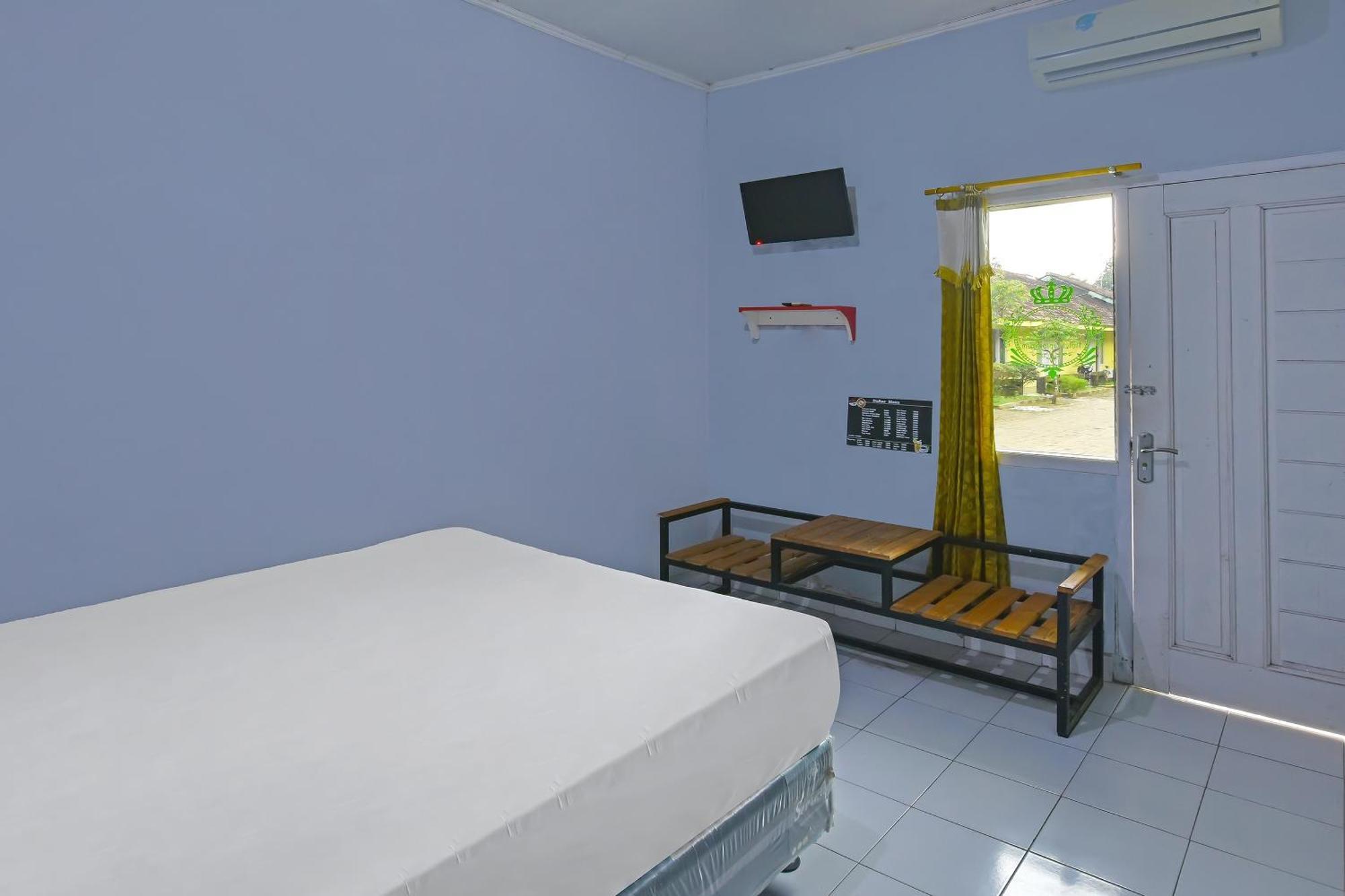Spot On 91905 Hotel Cipto Arum 芝拉扎 外观 照片